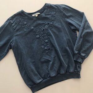 Solitaire Women's Blue Embroidered Light Sweatshirt. Excellent Cond. Size Small